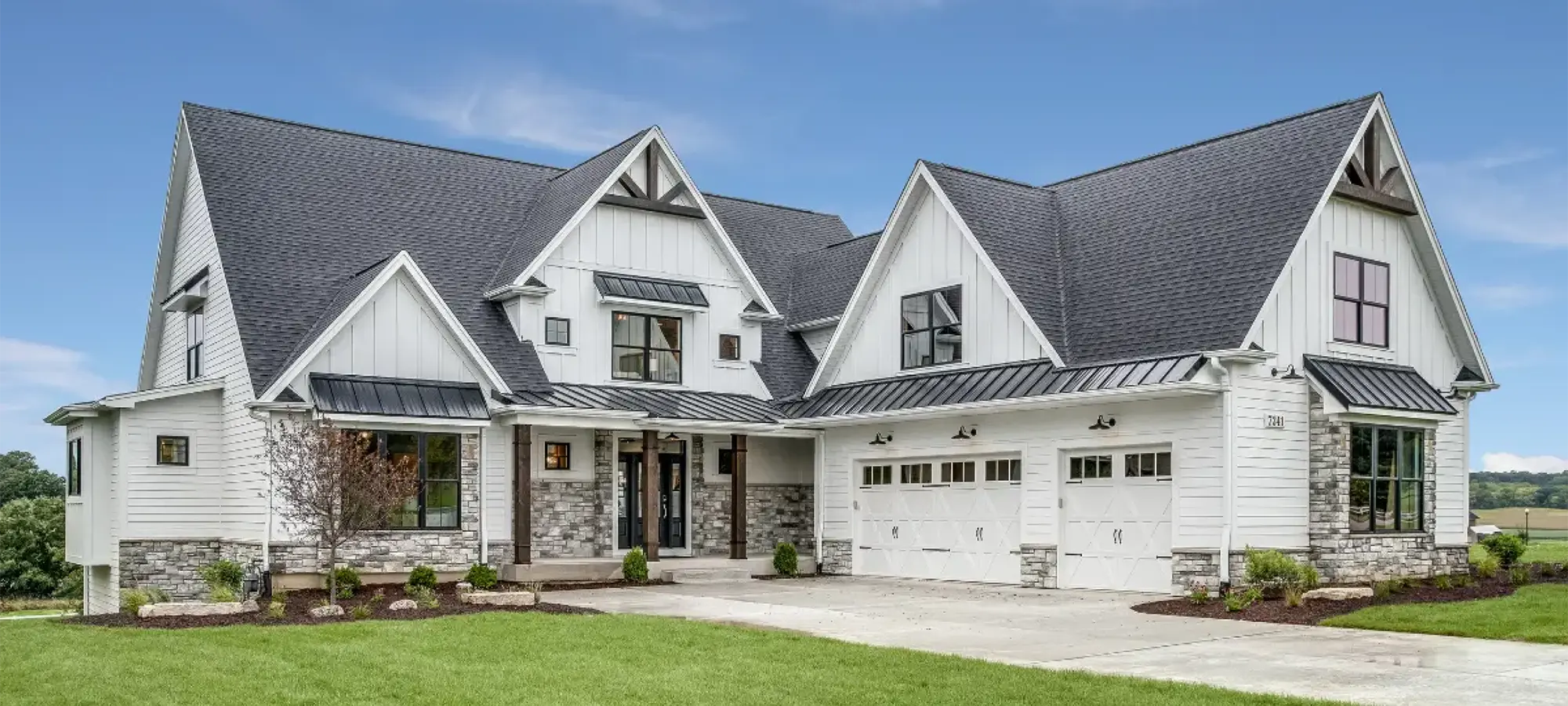 modern home with new siding and paint | Sister Siding serving Portland, Oregon modern home with new siding and paint | Sister Siding serving Portland, Oregon